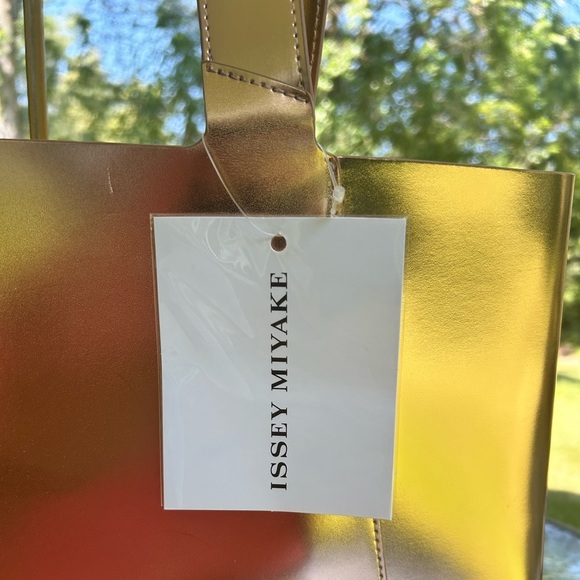 NWT- AUTHENTIC Issey Miyake Metallic Gold Tote Bag - Picture 3 of 5